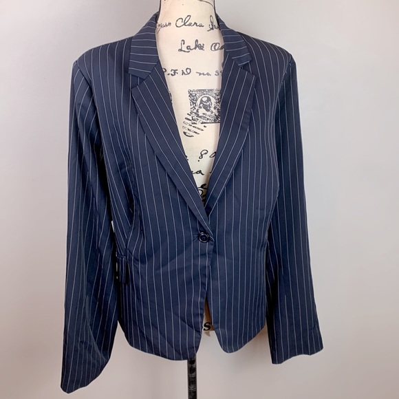Fashion Nova Profresh Pinstripe Blazer NEW! - Picture 5 of 6